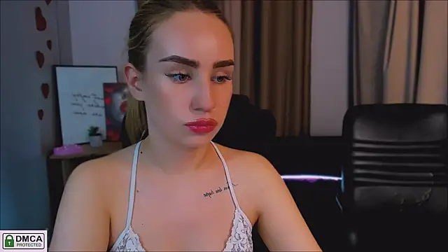 Snapshot of playful_sophie chatting on 03/18/25, 11:53 playful sophie online show from 03/18/25, 11:53