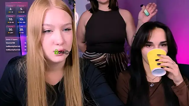 Snapshot of playful_sophie chatting on 10/21/25, 03:29 playful sophie online show from 10/21/25, 03:29