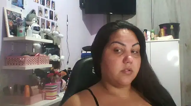 Snapshot of Paolaa_hoot chatting on 02/22/25, 11:57 Paolaa hoot online show from 02/22/25, 11:57