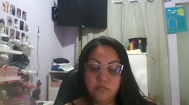 Snapshot of Paolaa_hoot chatting on 02/23/25, 09:37 Paolaa hoot online show from 02/23/25, 09:37