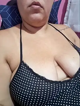 Snapshot of Paolaa_hoot chatting on 03/22/25, 09:53 Paolaa hoot online show from 03/22/25, 09:53