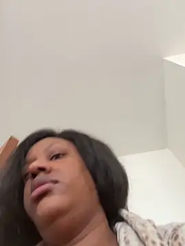 Snapshot of LavenderBuxton chatting on 04/08/26, 11:21 LavenderBuxton online show from 04/08/26, 11:21