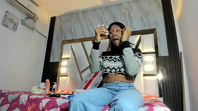 Snapshot of amber_diior chatting on 09/27/25, 01:43 amber diior online show from 09/27/25, 01:43