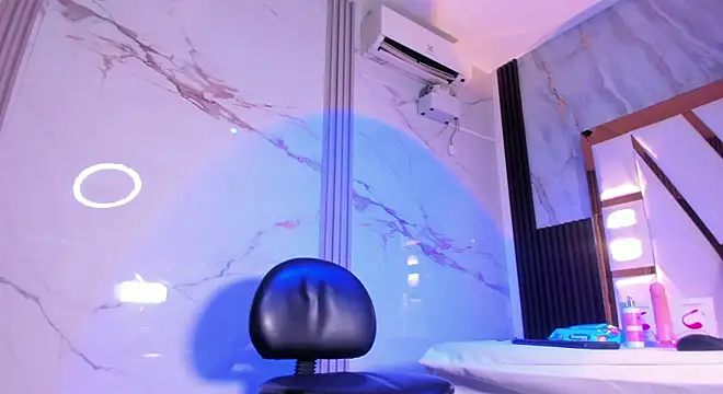 Snapshot of amber_diior chatting on 11/13/25, 01:48 amber diior online show from 11/13/25, 01:48