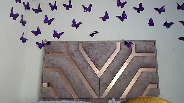 Snapshot of Anny_Fox- chatting on 03/26/26, 04:07 Anny Fox- online show from 03/26/26, 04:07