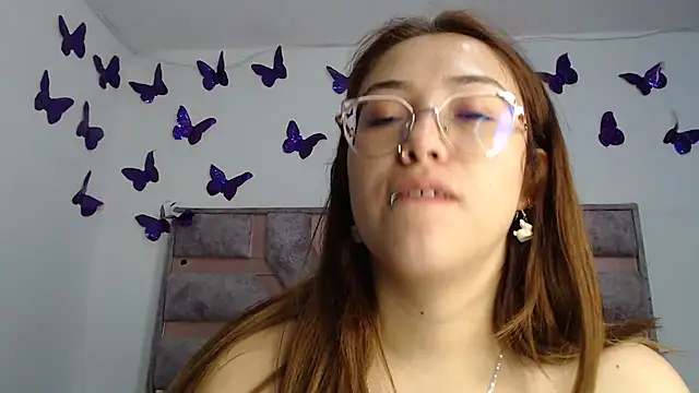 Snapshot of Anny_Fox- chatting on 03/28/26, 04:12 Anny Fox- online show from 03/28/26, 04:12