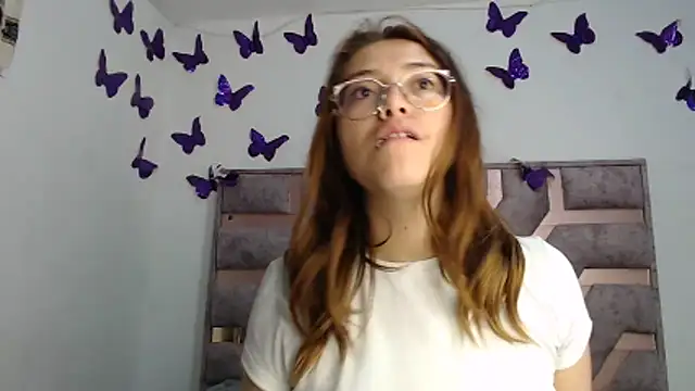 Snapshot of Anny_Fox- chatting on 04/12/26, 03:33 Anny Fox- online show from 04/12/26, 03:33