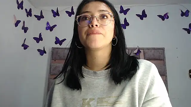 Snapshot of Anny_Fox- chatting on 06/19/26, 03:00 Anny Fox- online show from 06/19/26, 03:00