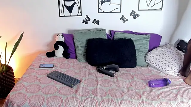 Snapshot of Keiny-Rave chatting on 12/29/24, 01:56 Keiny-Rave online show from 12/29/24, 01:56