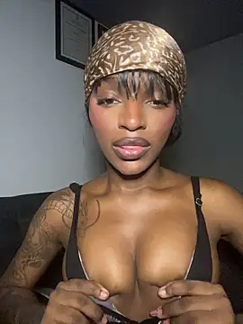 Snapshot of Zizi-campbel chatting on 02/02/25, 05:42 Zizi-campbel online show from 02/02/25, 05:42