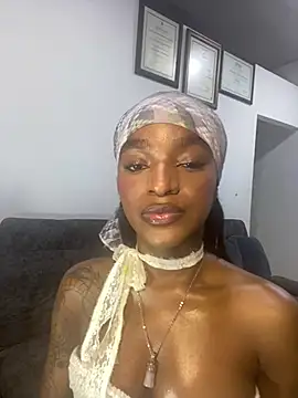 Snapshot of Zizi-campbel chatting on 03/08/25, 10:00 Zizi-campbel online show from 03/08/25, 10:00