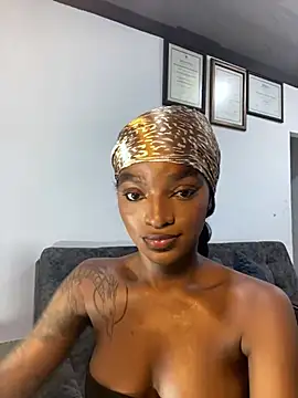 Snapshot of Zizi-campbel chatting on 03/11/25, 09:02 Zizi-campbel online show from 03/11/25, 09:02