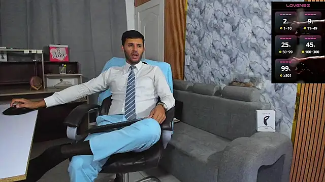 Hideintheoffice online show from 02/07/26, 05:44