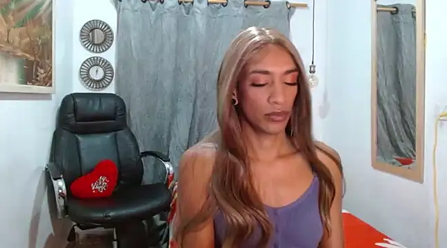 Snapshot of Dannacamilsaenz chatting on 02/08/25, 11:44 Dannacamilsaenz online show from 02/08/25, 11:44