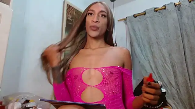 Snapshot of Dannacamilsaenz chatting on 10/05/25, 12:14 Dannacamilsaenz online show from 10/05/25, 12:14