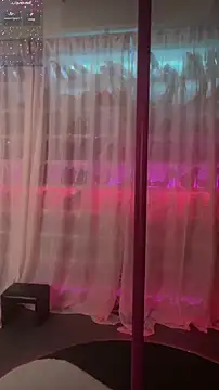 Snapshot of baobaomiqi_linger chatting on 11/25/25, 02:00 baobaomiqi linger online show from 11/25/25, 02:00