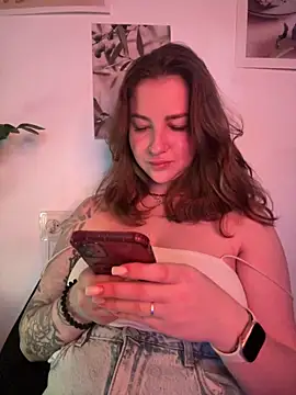 Snapshot of MayaMystic chatting on 04/14/26, 01:06 MayaMystic online show from 04/14/26, 01:06