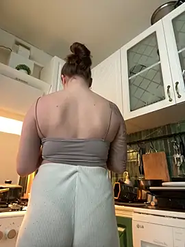 Snapshot of MayaMystic chatting on 04/16/26, 01:12 MayaMystic online show from 04/16/26, 01:12