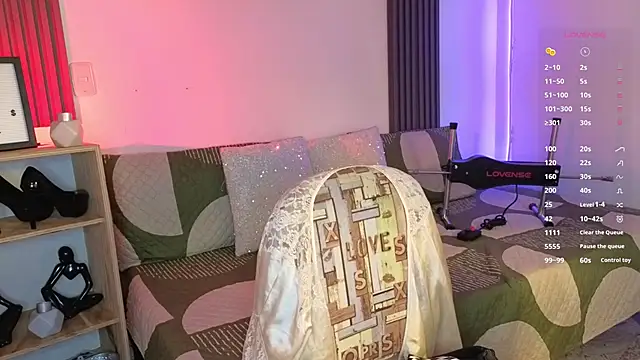 Snapshot of Fresita_Rosita chatting on 10/25/25, 01:07 Fresita Rosita online show from 10/25/25, 01:07