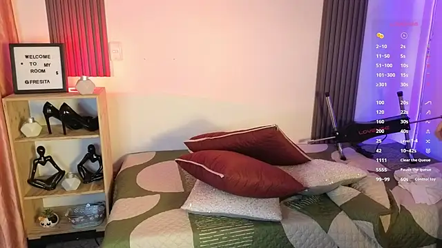 Snapshot of Fresita_Rosita chatting on 11/10/25, 12:15 Fresita Rosita online show from 11/10/25, 12:15