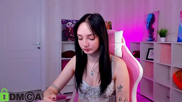 Snapshot of Cheryl__Brown chatting on 11/20/25, 01:28 Cheryl Brown online show from 11/20/25, 01:28