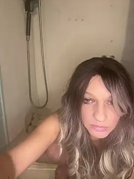 Snapshot of KarmaXblayze chatting on 12/28/24, 05:12 KarmaXblayze online show from 12/28/24, 05:12