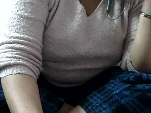 Housewife12 online show from 01/18/25, 06:43