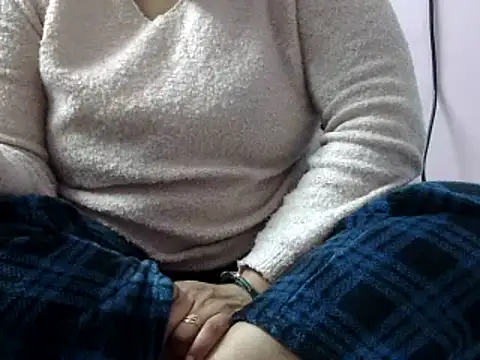 Housewife12 online show from 01/19/25, 06:00