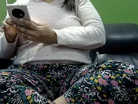 Housewife12 online show from 01/29/25, 06:07