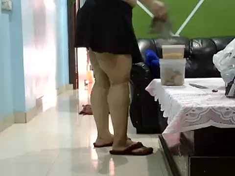 Housewife12 online show from 02/05/25, 06:46