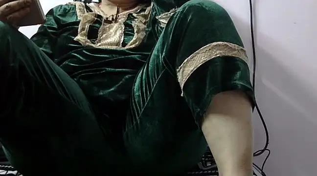 Housewife12 online show from 02/28/25, 12:20