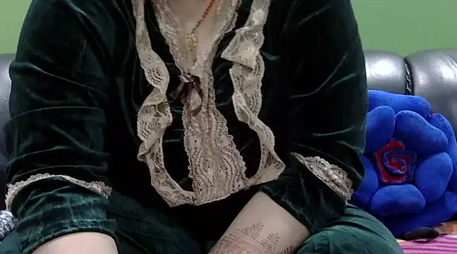 Housewife12 online show from 02/28/25, 08:28