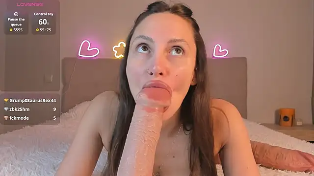 Snapshot of imMolly11 chatting on 10/20/25, 08:59 imMolly11 online show from 10/20/25, 08:59