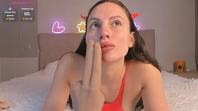 Snapshot of imMolly11 chatting on 10/28/25, 09:35 imMolly11 online show from 10/28/25, 09:35