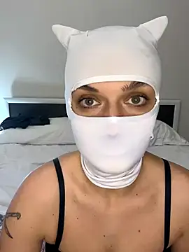 Nikki Hoee online show from 11/13/25, 09:58