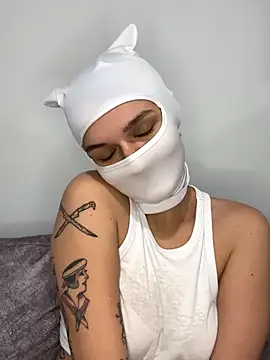 Nikki Hoee online show from 11/22/25, 10:09