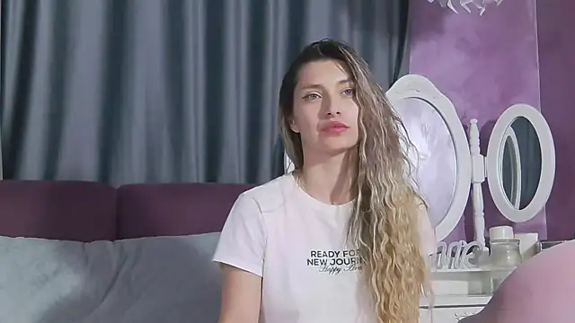 Snapshot of JustEmma chatting on 02/05/25, 05:20 JustEmma online show from 02/05/25, 05:20