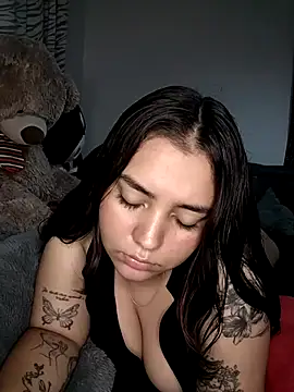 Snapshot of Ema_kraus chatting on 02/16/25, 05:37 Ema kraus online show from 02/16/25, 05:37