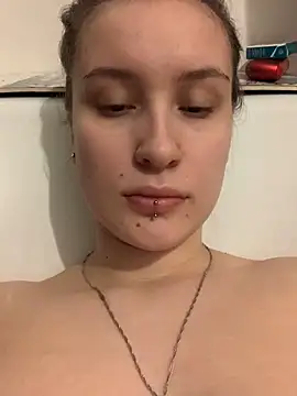 Snapshot of Sweet_white_chocolate chatting on 02/18/25, 09:21 Sweet white chocolate online show from 02/18/25, 09:21