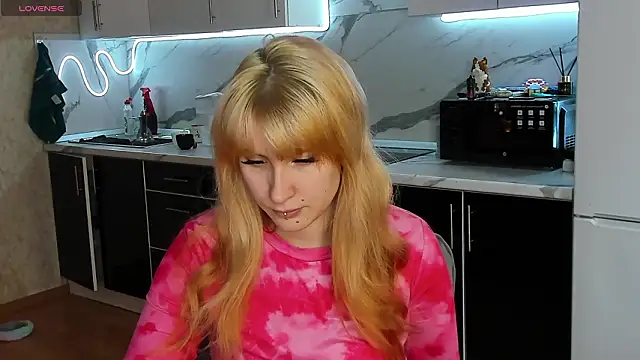 Snapshot of Sweet_white_chocolate chatting on 03/04/26, 09:04 Sweet white chocolate online show from 03/04/26, 09:04