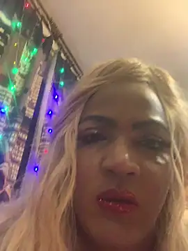 Snapshot of The-Beyonce chatting on 01/03/25, 12:00 The-Beyonce online show from 01/03/25, 12:00