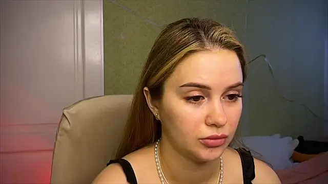 Snapshot of IlonaMurf chatting on 04/04/26, 08:01 IlonaMurf online show from 04/04/26, 08:01