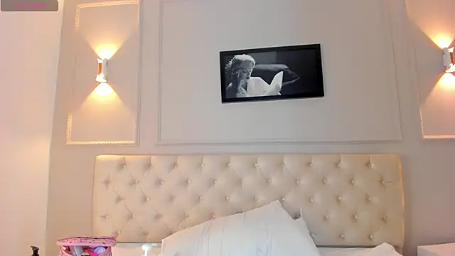 Snapshot of anniemartinezz chatting on 12/19/24, 12:45 anniemartinezz online show from 12/19/24, 12:45