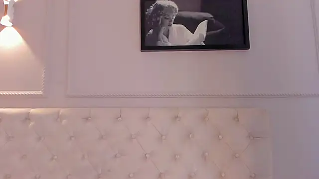 Snapshot of anniemartinezz chatting on 02/04/25, 03:04 anniemartinezz online show from 02/04/25, 03:04