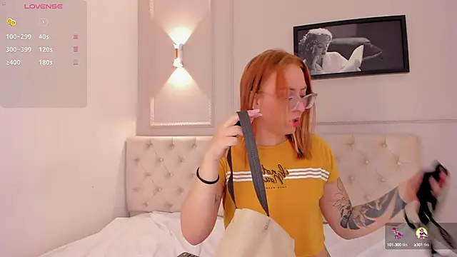 Snapshot of anniemartinezz chatting on 02/06/25, 11:43 anniemartinezz online show from 02/06/25, 11:43