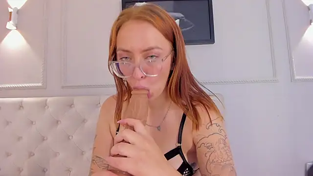 Snapshot of anniemartinezz chatting on 02/06/25, 05:51 anniemartinezz online show from 02/06/25, 05:51