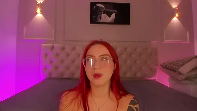 Snapshot of anniemartinezz chatting on 09/14/25, 01:32 anniemartinezz online show from 09/14/25, 01:32