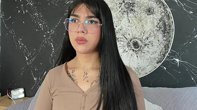 RoseCassie online show from 11/18/25, 02:43