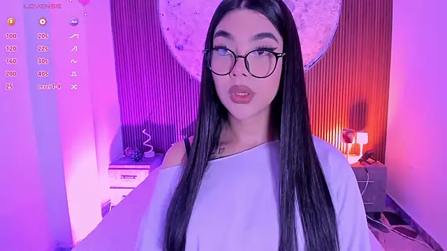 Snapshot of RoseCassie chatting on 06/16/26, 01:25 RoseCassie online show from 06/16/26, 01:25