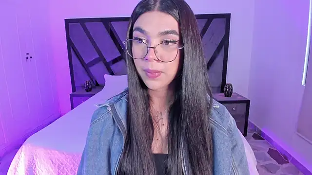 Snapshot of RoseCassie chatting on 07/05/26, 12:23 RoseCassie online show from 07/05/26, 12:23